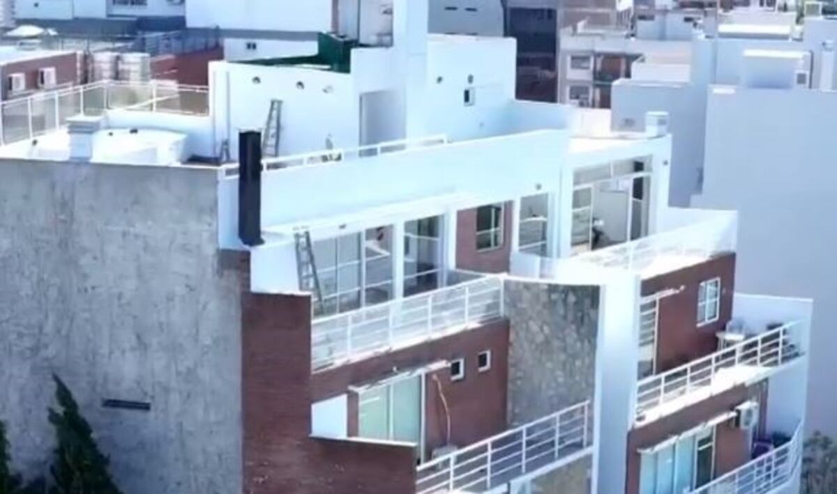 Así es el balcón desde el que Ezequiel Esperón cayó al vacío\u002E (Captura)