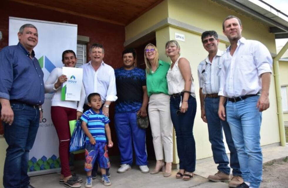 Peppo entregó viviendas en Charata: "Es el mejor regalo de navidad para estas familias"