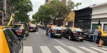 Los conductores se concentraron en la puerta de la sede gremial\u002E (@gbelluati)
