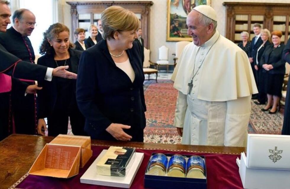 Los regalos de Angela Merkel al papa Francisco
