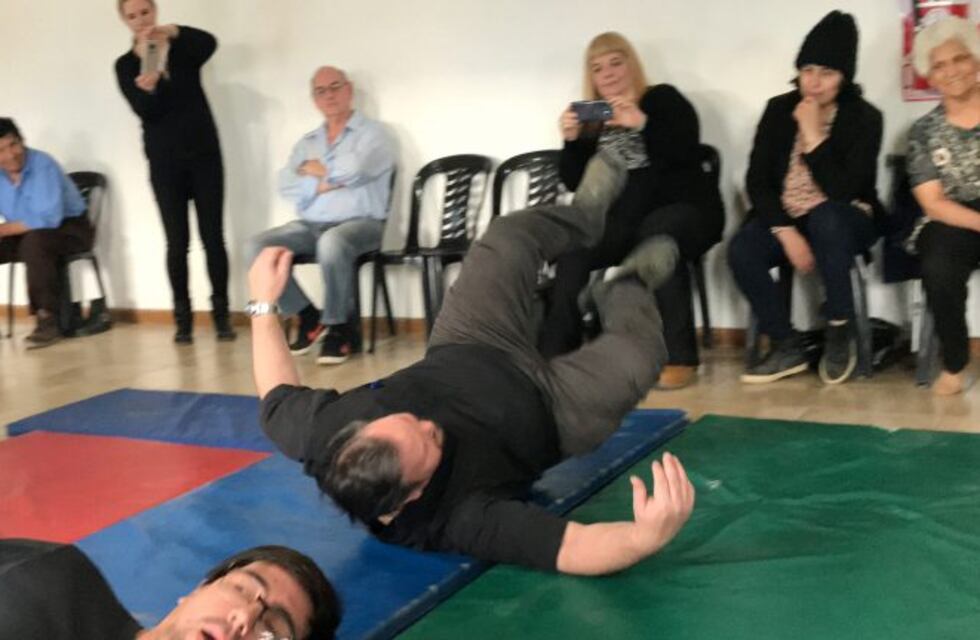 Se realizó el primer taller en prevención de caídas para abuelos mayores