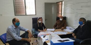 Reunión para pavimentar el camino N° 5