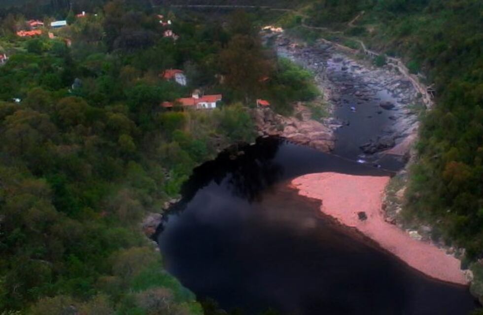 ¿Dónde voy el finde? Conocé La Playa de los Hippies, en Cuesta Blanca, desde un drone