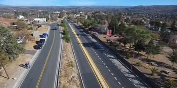 Inauguración de la pavimentación Cabalango - Tanti\u002E (Foto: prensa Gob\u002E de Córdoba)\u002E