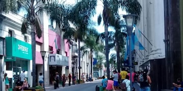 Filas en cajeros automáticos de Gualeguaychú\nCrédito: Vía Gualeguaychú