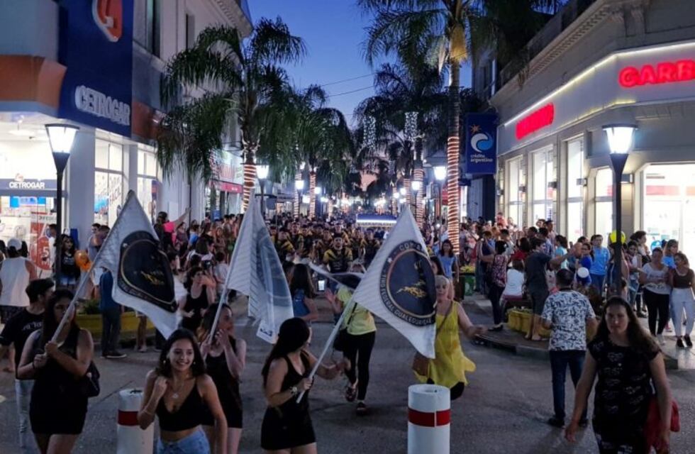Gran respuesta del público en la apertura del centro comercial a cielo abierto