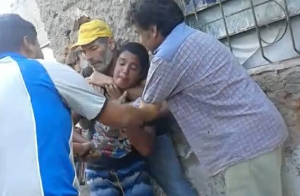 Amenazaron de muerte a la madre y a la hermana del chico atacado por narcos