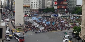 Organizaciones sociales en el Obelisco\u002E (twitter/@asenjo88)