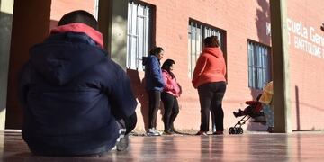 Las madres de la escuela donde trabaja el maestro que llora, presentaron una queja ante las autoridades\u002E
