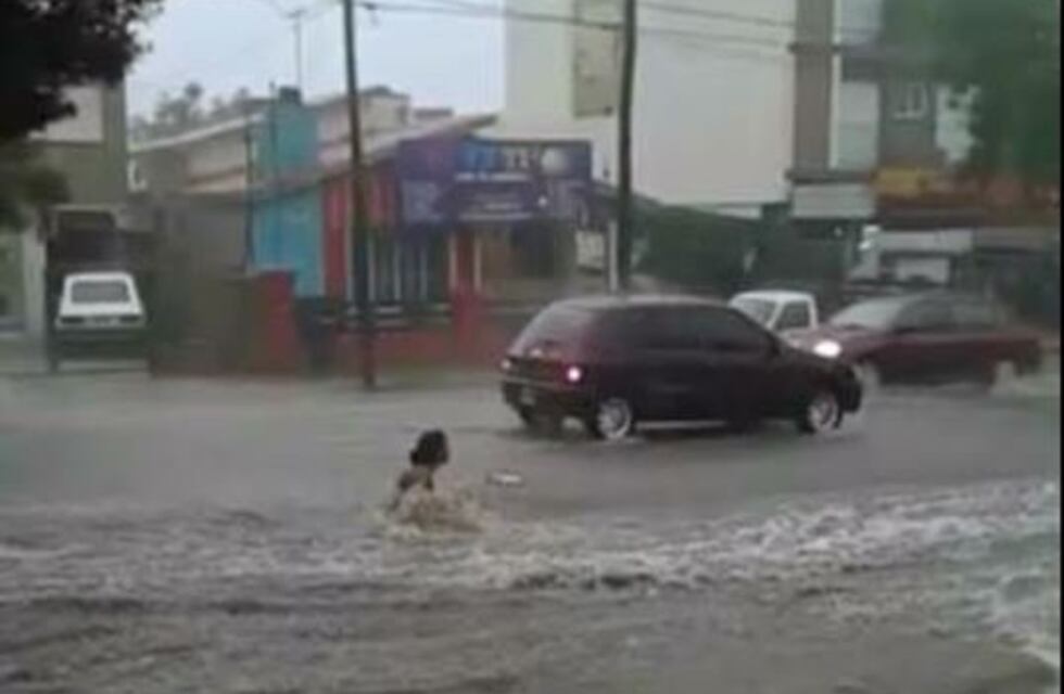 El agua arrastró a una mujer en Carlos Paz