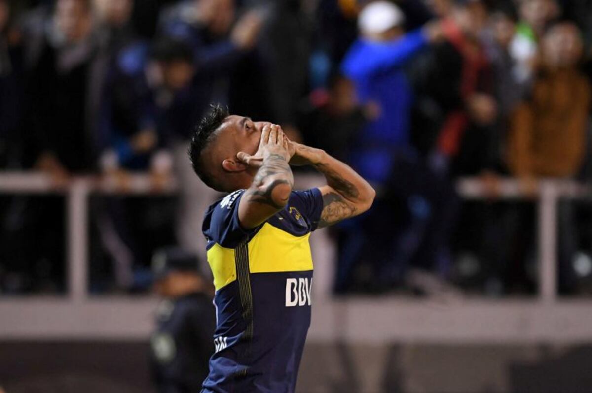 Ricardo Centurión festeja su gol ante Aldosivi el 17/06/2017 en Mar del Plata, Argentina\u002E El líder Boca Juniors goleó 4-0 y quedó a un solo paso de coronarse campeón\u002E\r\n(Vinculado al texto de dpa \
