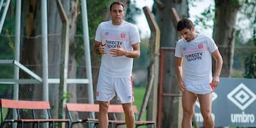 Leandro Desábato, al frente de la práctica del plantel superior de Estudiantes (Twitter)