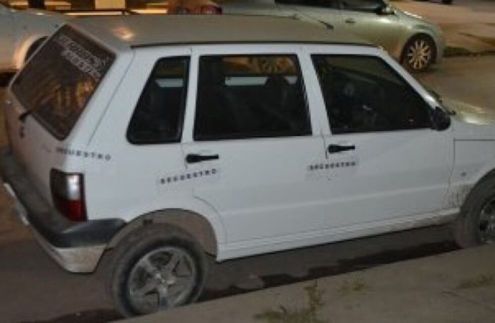 La policía recuperó un auto que había sido robado del frente de una vivienda