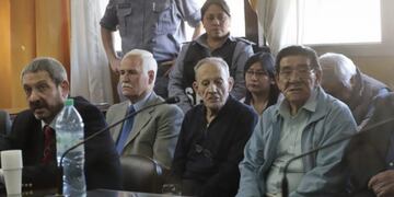 En Mendoza, el Tribunal Oral Federal 1 condenó este jueves a cinco represores a prisión perpetua por delitos de lesa humanidad\u002E