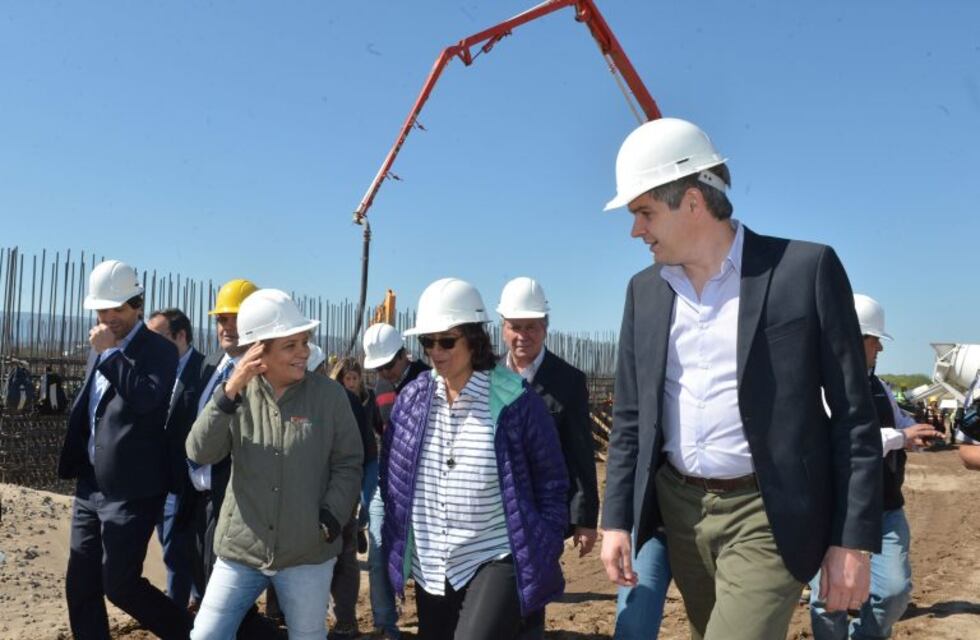 Marcos Peña recorrió obras en Catamarca y aseguró que "la deuda con el norte es enorme"