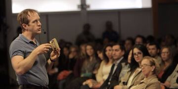 Jim Cybulski, científico estadounidense y creador de Foldscope\u002E Foto: Denis Norambuena\u002E
