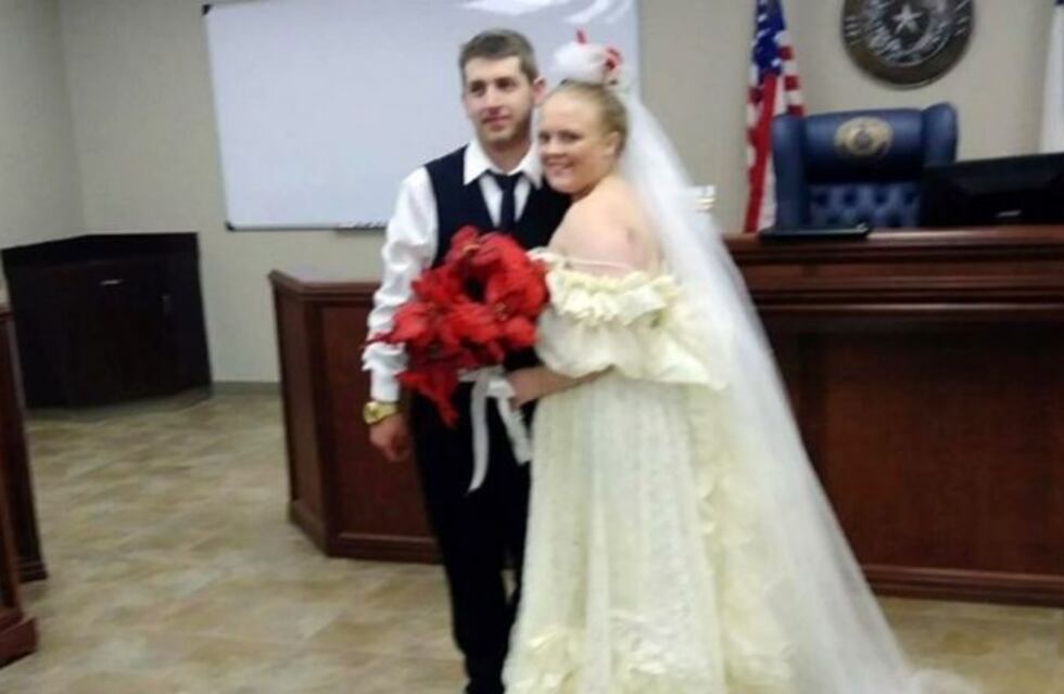 Eran novios desde la secundaria, se casaron y murieron a los cinco minutos