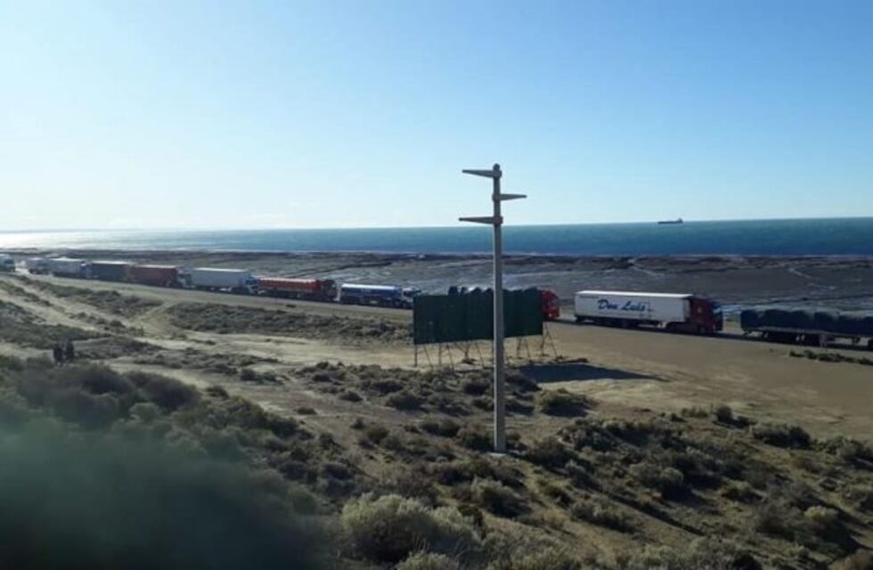 Corte de ruta en acceso norte de Caleta Olivia