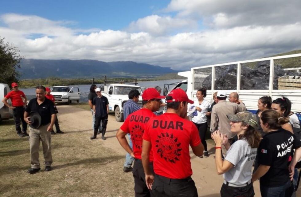 Nono: voluntarios recolectaron 700 kilos de plástico y vidrio de las margenes del río Los Sauces
