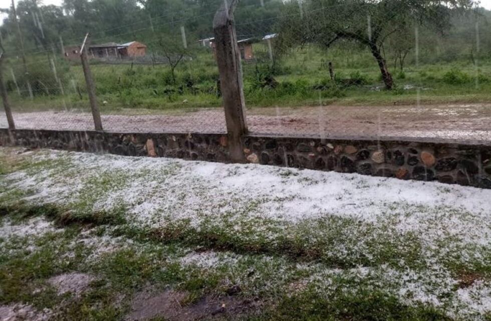 Los vecinos de la zona de Escaba fueron sorprendidos por granizo