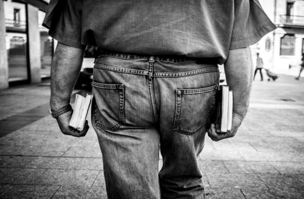 Lectura callejera: estudiantes fueguinos crearon bibliotecas ambulantes libres en la ciudad