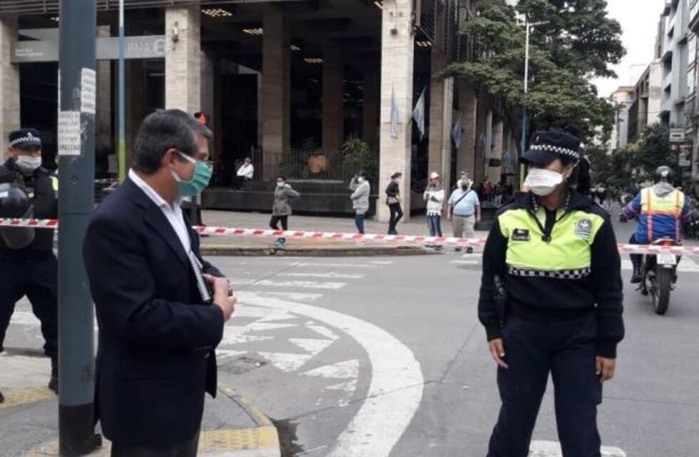 Cuarentena: Maley supervisó operativos de organización en los bancos