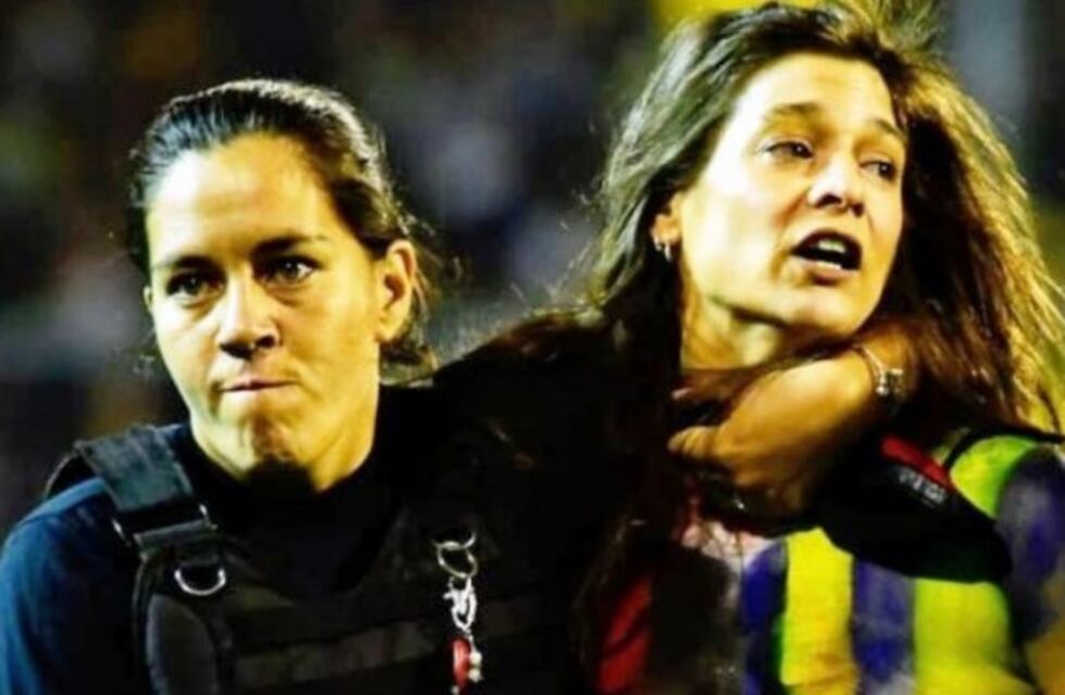 Qué dijo la dirigencia de Central sobre la joven que entró semidesnuda a la cancha