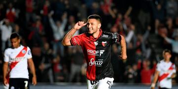 Tomas Sandoval of Argentinian Colon celebrates after scoring against Peruvian Deportivo Municipal during a Copa Sudamericana 2019 football match at Brigadier Lopez stadium in Santa Fe, some 470 km north of Buenos Aires, Argentina, on April 16, 2019\u002E (Photo by MARCELO MANERA / AFP)