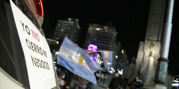 Bocinazo en Rosario contra la cuarentena estricta (@MauroYasprizza)