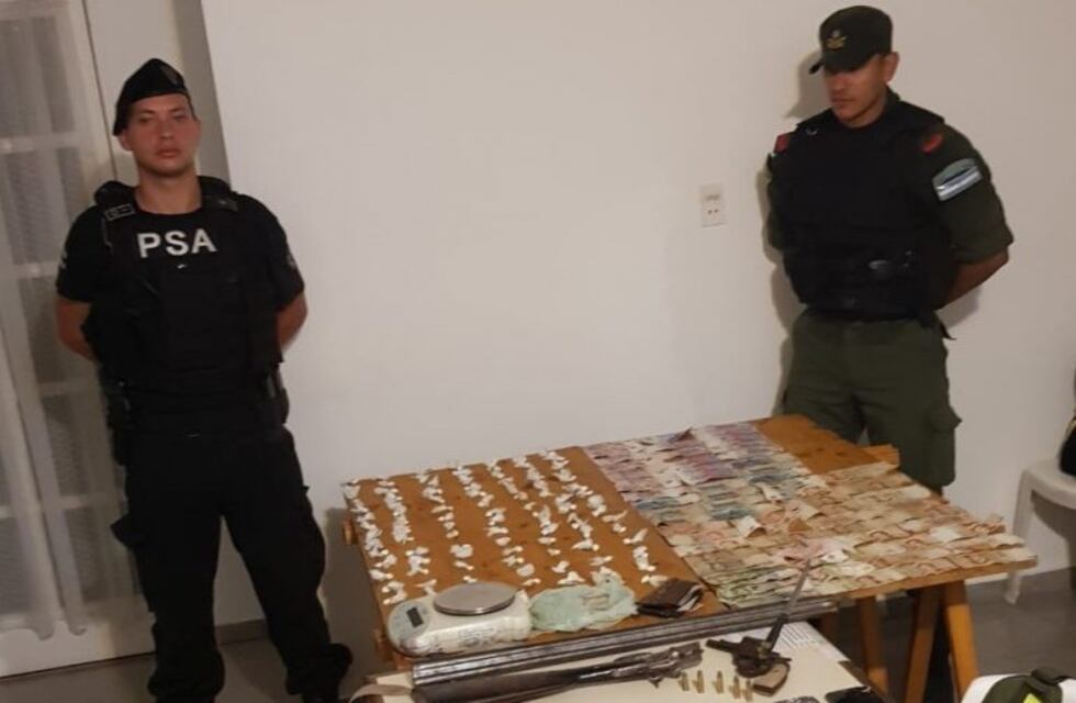 Detuvieron a dos dealers con una docena de cuchillos en Villa Constitución