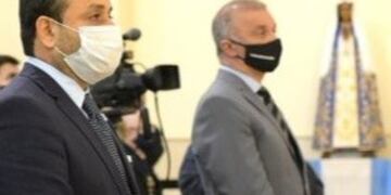 El gobernador Oscar Herrera Ahuad y su vice Carlos Arce durante el Tedeum y la misa en la Catedral de Posadas\u002E