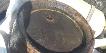 El tonel fue hallado en Puerto Gaboto en el lecho del río Paraná\u002E (@somosrosariok)