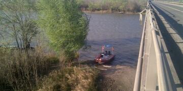 Un abuelo fue denunciado por su nieta, quiso  arrojarse al río Gualeguaychú\nCrédito: MáximaOnline