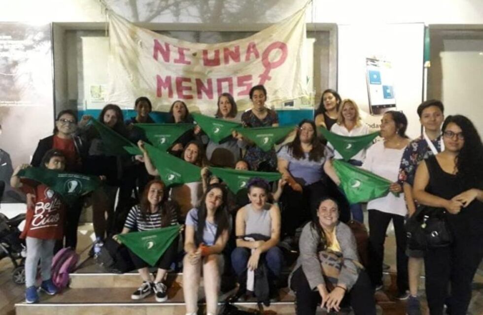 "Ni una Menos" se manifestó en Carlos Paz por el Día Mundial del Aborto Legal