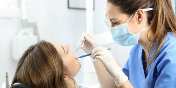 Una mujer fue por un dolor de muelas, le dieron un antibiótico disuelto y murió