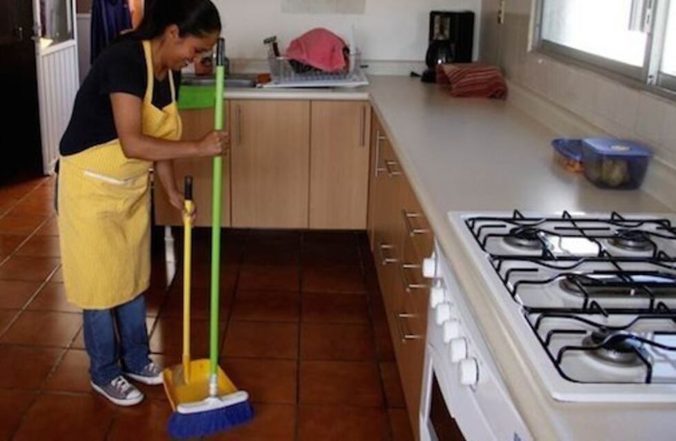 Personal doméstico: acuerdan un aumento del 15% para recomponer el salario 2018