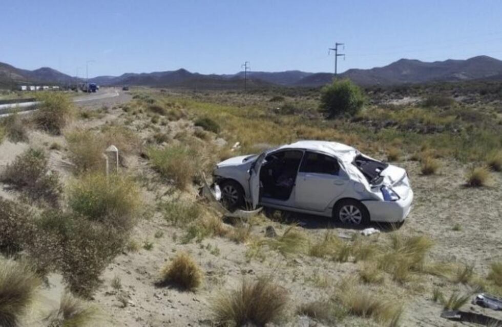 Familia de Río grande volcó con su vehículo en la Ruta 3