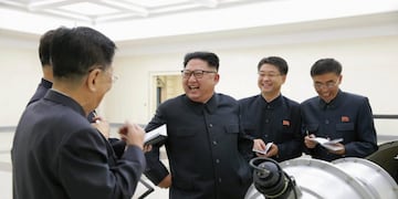 PRK01\u002E - (Korea, Democratic People's Republic Of), 03/09/2017\u002E- An undated photo released by the North Korean Central News Agency (KCNA), the state news agency of North Korea, on 03 September 2017 shows Kim Jong-un (3-R), chairman of the Workers' Party of Korea, chairman of the State Affairs Commission of the Democratic People's Republic of Korea (DPRK) and supreme commander of the Korean People's Army (KPA), purportedly guiding the work for nuclear weaponization on spot, at an undisclosed location, North Korea\u002E According to KCNA, the North Korean leader watched an H-bomb (hydrogen bomb), a multi-functional thermonuclear nuke with great destructive power, to be loaded into an intercontinental ballistic missile (ICBM)\u002E (Corea del Norte) EFE/EPA/KCNA EDITORIAL USE ONLY EDITORIAL USE ONLY