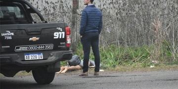 El cadáver apareció en la colectora de Circunvalación a la altura del Parque Regional Sur\u002E (@GBelluati)