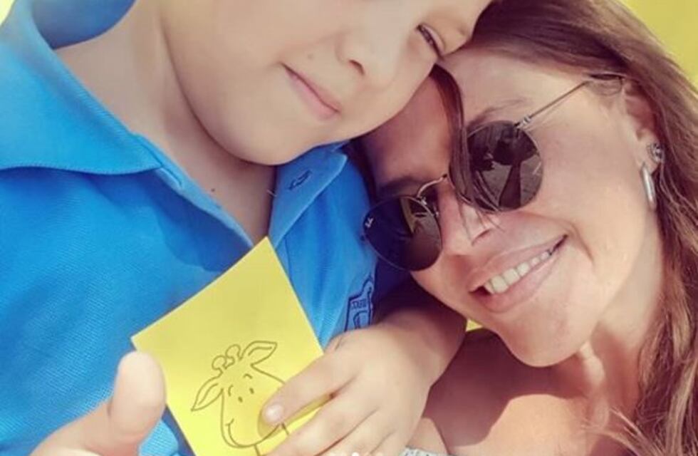 Las tiernas fotos de Nazarena Vélez en el primer día de escuela de Thiago, junto a Barbie y Lucas Rodríguez