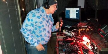 Nicolás Arguello en plena actuación\u002E