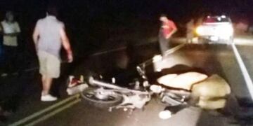 Leonardo Gallardo y Hernán Herrera iban por la ruta en una Zanella 150 cc cuando se apareció sorpresivamente un caballo que no lograron esquivar\u002E