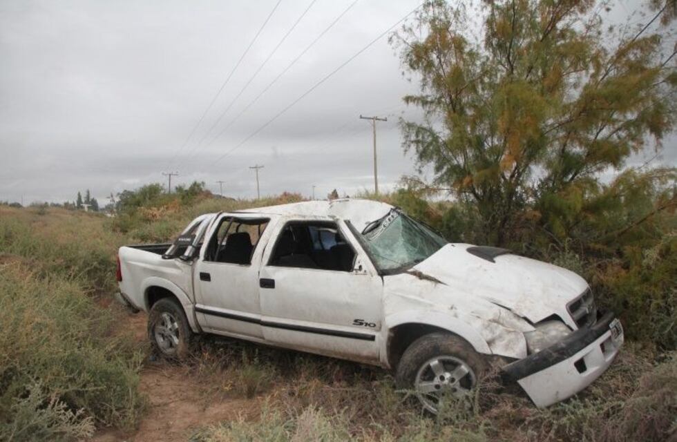 Volcaron en una 4x4 y un adolescente está internado en grave estado