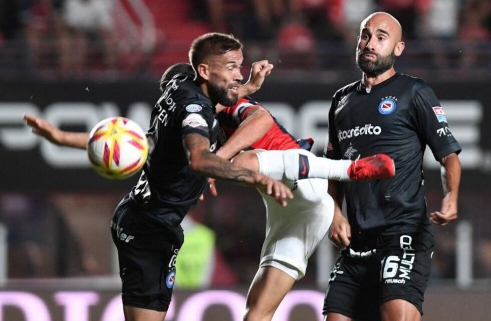 Belgrano quedó último en la tabla: Argentinos le ganó a San Lorenzo