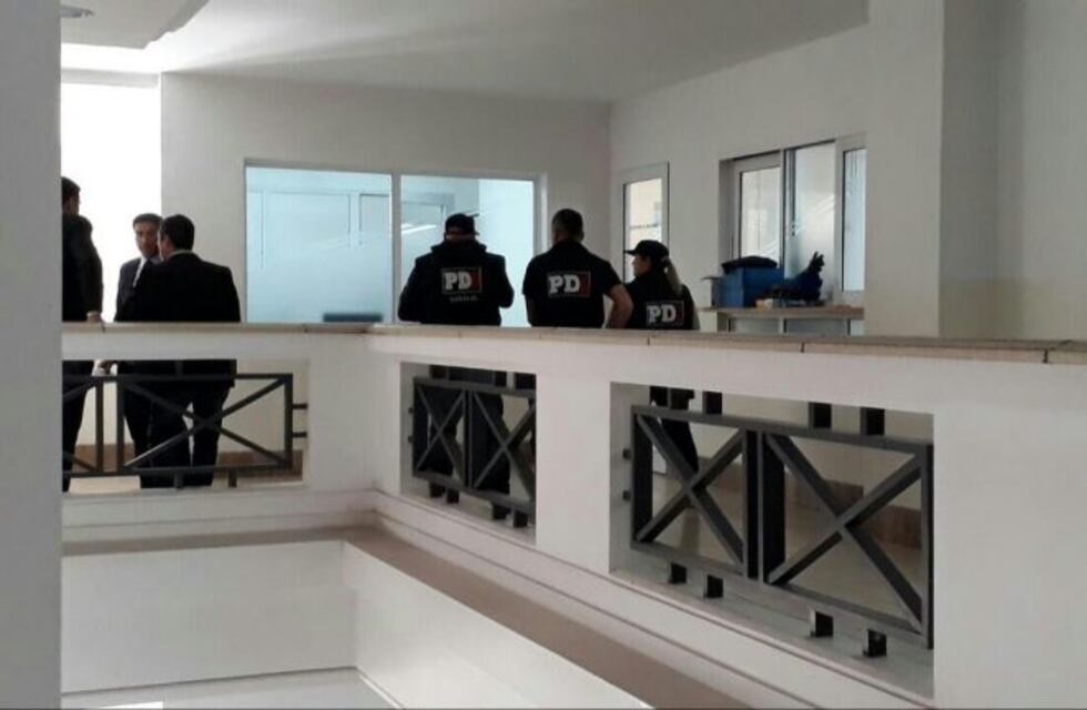 Allanaron la Municipalidad de Santa Fe por la causa de desvío de fondos que involucra a Corral