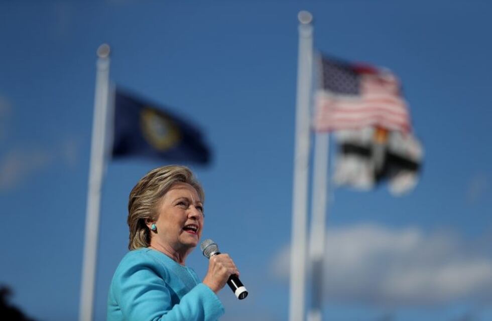 Hillary Clinton amplía su ventaja según las encuestas, pero Trump asegura que están falseadas