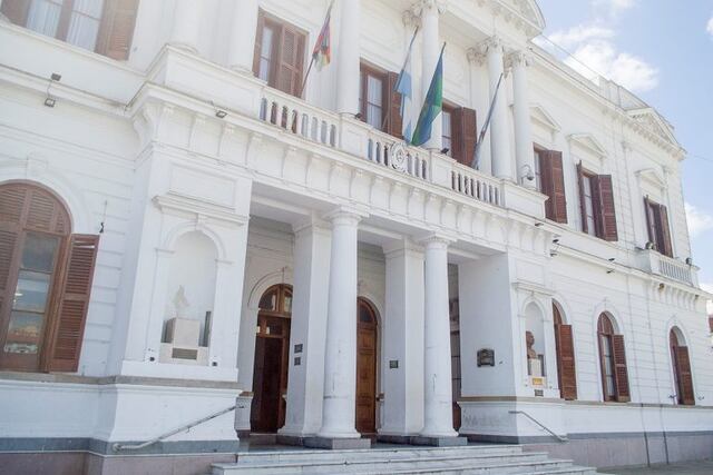 Tras el ofrecimiento de Almeyda, Azul pide autorización para comprar vacunas