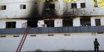 Incendio en un complejo de departamentos de Virasoro y Santiago\u002E (Red de Emergencias)