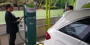 Epec inauguró el primer centro de carga eléctrico para vehículos en Córdoba\u002E
