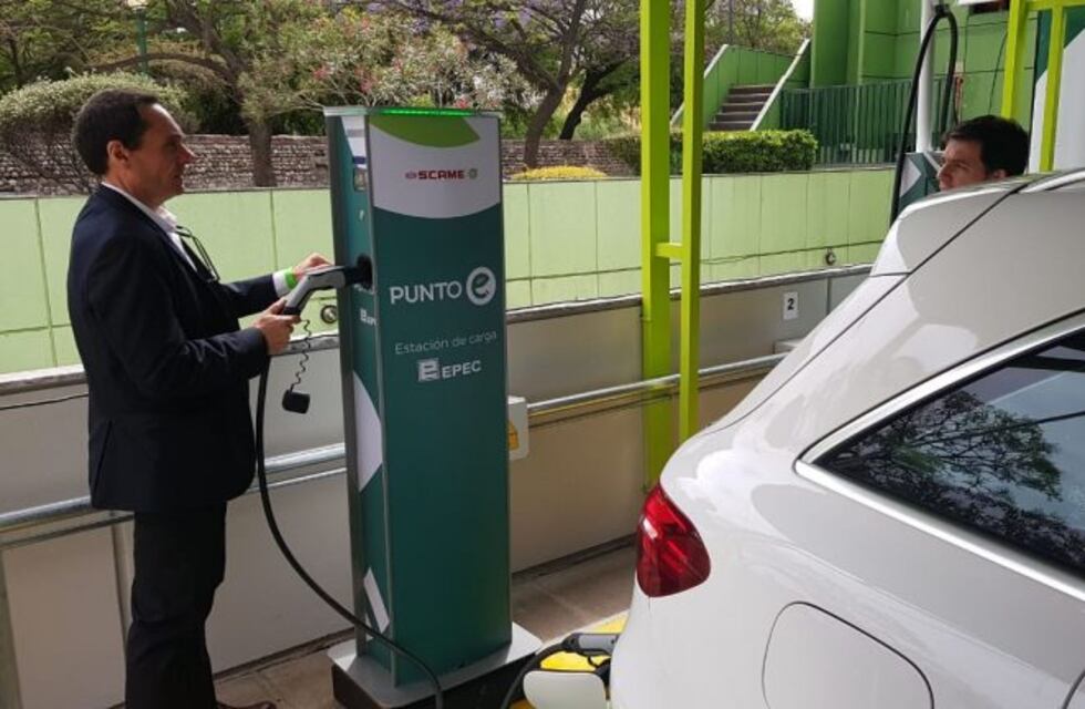 Epec inauguró el primer punto de carga para vehículos eléctricos